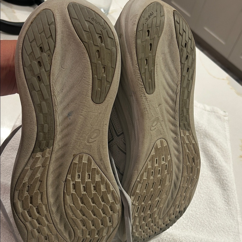 ASICS Women’s Light Gray Athletic Shoes - Picture 5 of 5